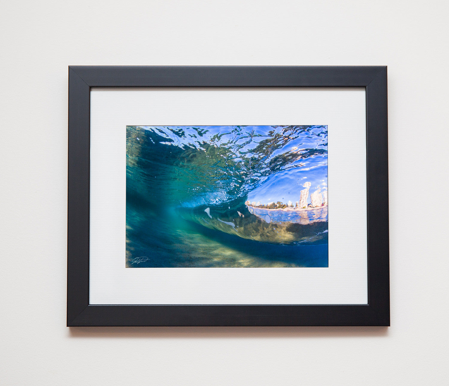 Classic black frame - Underwater photograph